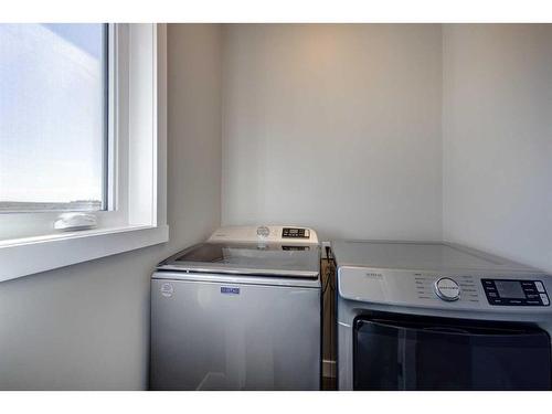 233001 Range Road 250, Rural Wheatland County, AB - Indoor Photo Showing Laundry Room