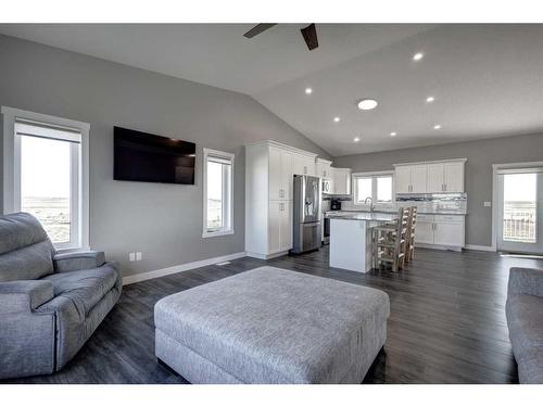 233001 Range Road 250, Rural Wheatland County, AB - Indoor Photo Showing Living Room