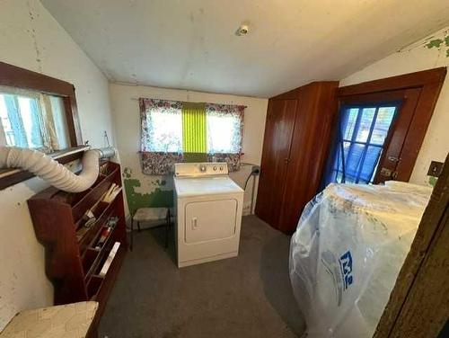 106 4 Avenue East, Hanna, AB - Indoor Photo Showing Bedroom