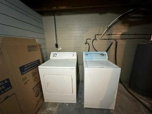 106 4 Avenue East, Hanna, AB - Indoor Photo Showing Laundry Room