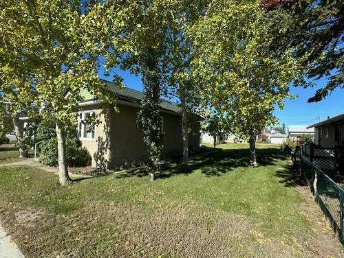 106 4 Avenue East, Hanna, AB - Outdoor