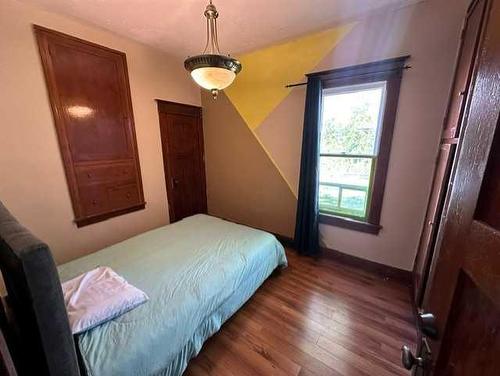 106 4 Avenue East, Hanna, AB - Indoor Photo Showing Bedroom