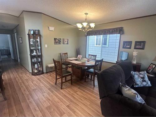 315 6 Avenue East, Hanna, AB - Indoor Photo Showing Dining Room