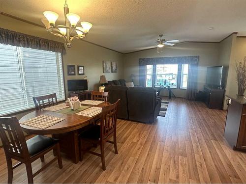 315 6 Avenue East, Hanna, AB - Indoor Photo Showing Dining Room