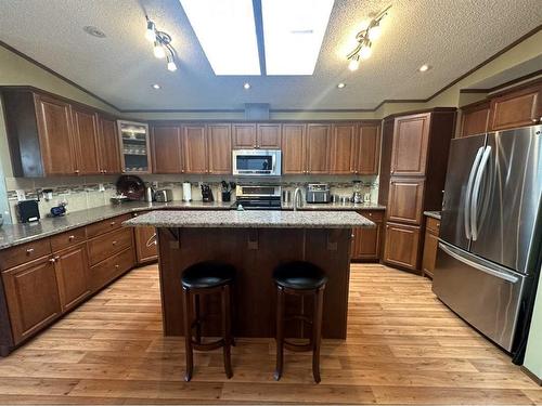 315 6 Avenue East, Hanna, AB - Indoor Photo Showing Kitchen