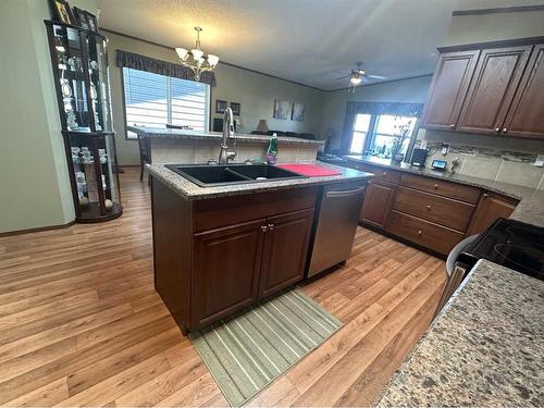 315 6 Avenue East, Hanna, AB - Indoor Photo Showing Kitchen With Double Sink