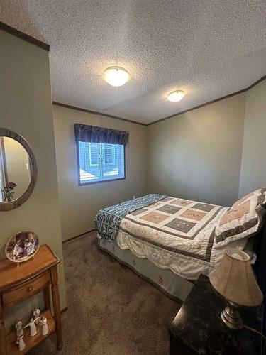 315 6 Avenue East, Hanna, AB - Indoor Photo Showing Bedroom