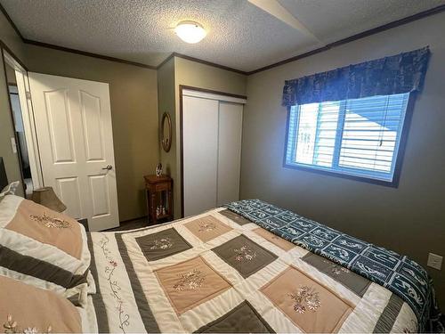 315 6 Avenue East, Hanna, AB - Indoor Photo Showing Bedroom