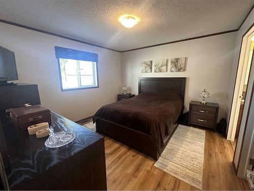 315 6 Avenue East, Hanna, AB - Indoor Photo Showing Bedroom