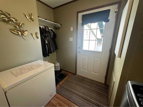 315 6 Avenue East, Hanna, AB - Indoor Photo Showing Laundry Room