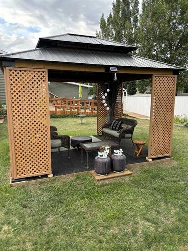 315 6 Avenue East, Hanna, AB - Outdoor With Deck Patio Veranda