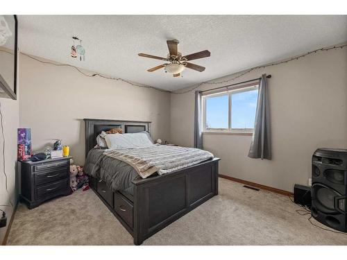 464 Sunset Link, Crossfield, AB - Indoor Photo Showing Bedroom