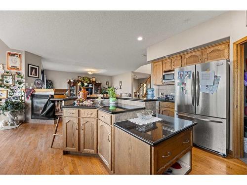 464 Sunset Link, Crossfield, AB - Indoor Photo Showing Kitchen