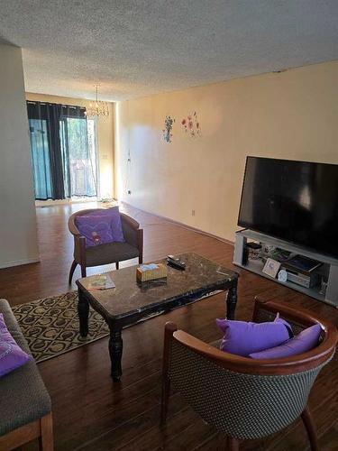 79 Greenbrook Road East, Brooks, AB - Indoor Photo Showing Living Room