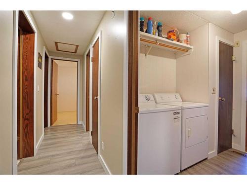 616 3 Avenue, Bassano, AB - Indoor Photo Showing Laundry Room