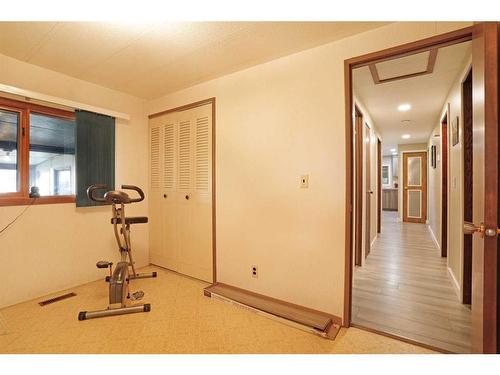 616 3 Avenue, Bassano, AB - Indoor Photo Showing Gym Room