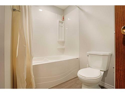 616 3 Avenue, Bassano, AB - Indoor Photo Showing Bathroom