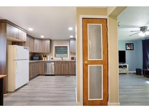 616 3 Avenue, Bassano, AB - Indoor Photo Showing Kitchen