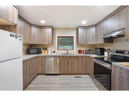 616 3 Avenue, Bassano, AB - Indoor Photo Showing Kitchen