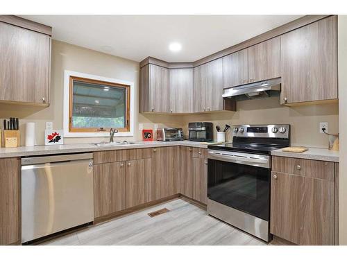 616 3 Avenue, Bassano, AB - Indoor Photo Showing Kitchen