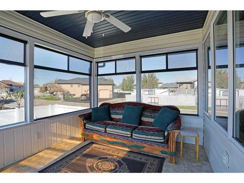 114 Southshore Drive East, Brooks, AB - Indoor Photo Showing Living Room