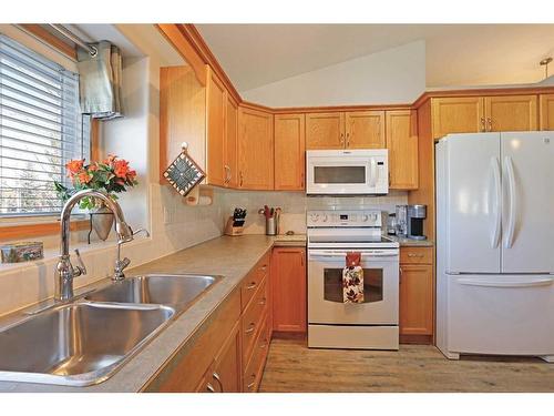 114 Southshore Drive East, Brooks, AB - Indoor Photo Showing Kitchen With Double Sink