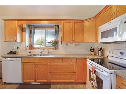 114 Southshore Drive East, Brooks, AB - Indoor Photo Showing Kitchen With Double Sink