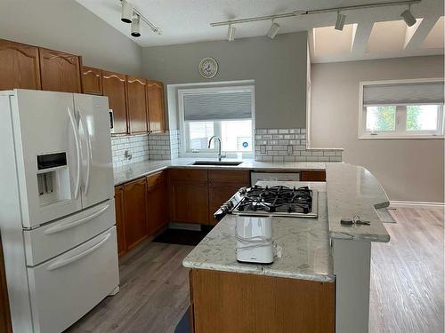 28 Parkland Way East, Brooks, AB - Indoor Photo Showing Kitchen