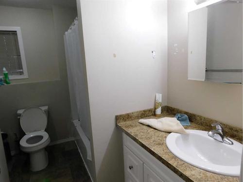 76 Blazier Park Street East, Brooks, AB - Indoor Photo Showing Bathroom