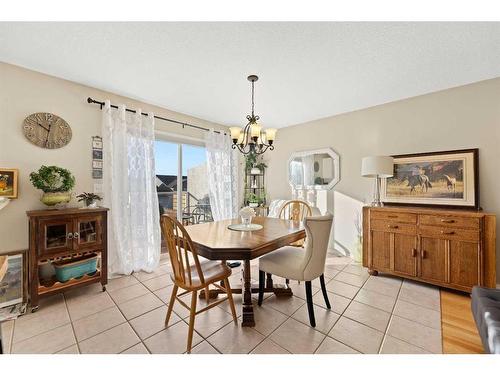 1-625 5Th Avenue Sw, Sundre, AB - Indoor Photo Showing Dining Room