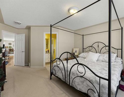 1-625 5Th Avenue Sw, Sundre, AB - Indoor Photo Showing Bedroom