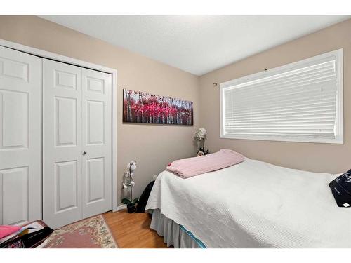 1-625 5Th Avenue Sw, Sundre, AB - Indoor Photo Showing Bedroom