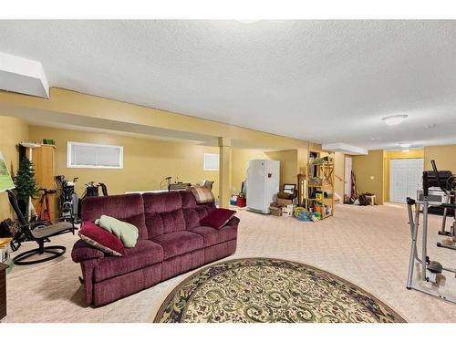 1-625 5Th Avenue Sw, Sundre, AB - Indoor Photo Showing Living Room