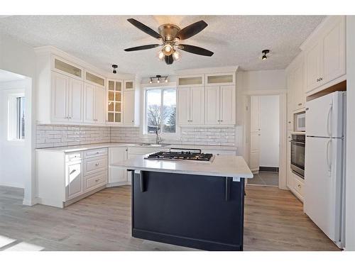 417 Railway Avenue, Scandia, AB - Indoor Photo Showing Kitchen With Upgraded Kitchen