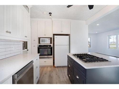 417 Railway Avenue, Scandia, AB - Indoor Photo Showing Kitchen