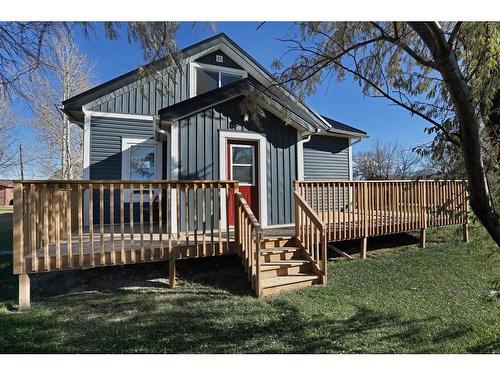 417 Railway Avenue, Scandia, AB - Outdoor With Deck Patio Veranda