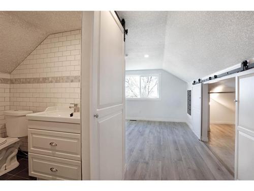 417 Railway Avenue, Scandia, AB - Indoor Photo Showing Bathroom