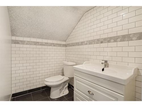 417 Railway Avenue, Scandia, AB - Indoor Photo Showing Bathroom