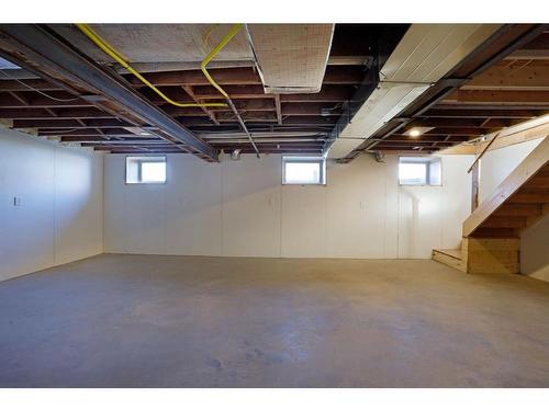 417 Railway Avenue, Scandia, AB - Indoor Photo Showing Basement