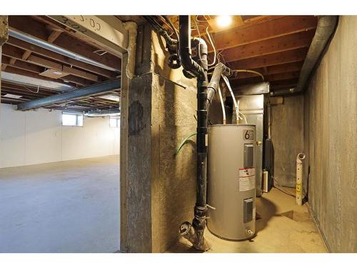 417 Railway Avenue, Scandia, AB - Indoor Photo Showing Basement