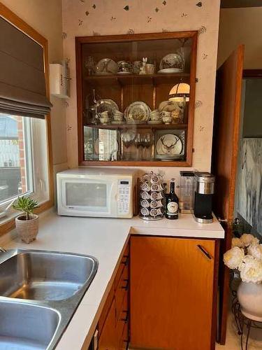 914 11 Street Se, Drumheller, AB - Indoor Photo Showing Kitchen With Double Sink