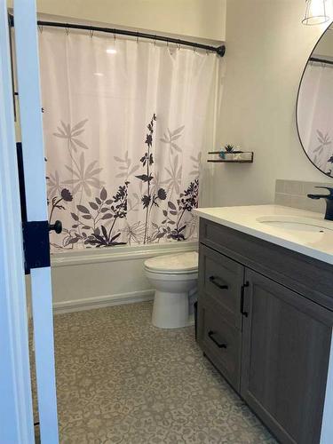 10272 Township Road 300, Rural Special Areas No. 2, AB - Indoor Photo Showing Bathroom