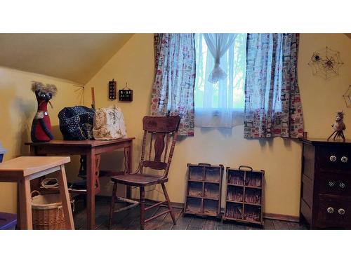 1111 2 Avenue West, Drumheller, AB - Indoor Photo Showing Bedroom