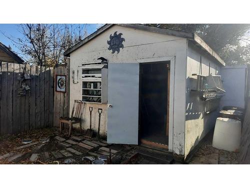 1111 2 Avenue West, Drumheller, AB - Indoor Photo Showing Basement