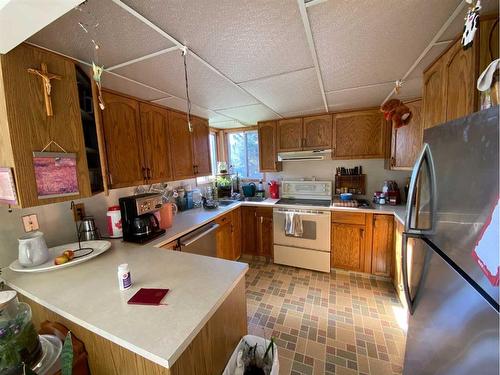 127 Eastbrook Way East, Brooks, AB - Indoor Photo Showing Kitchen