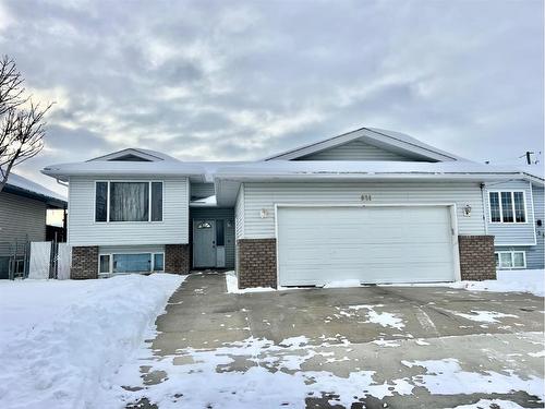 821 Bankview Drive, Drumheller, AB - Outdoor With Facade