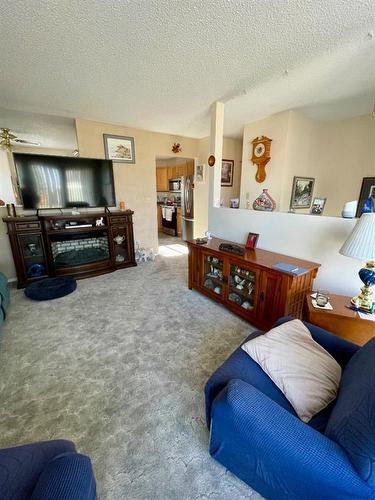 131 Wildrose Avenue West, Brooks, AB - Indoor Photo Showing Living Room