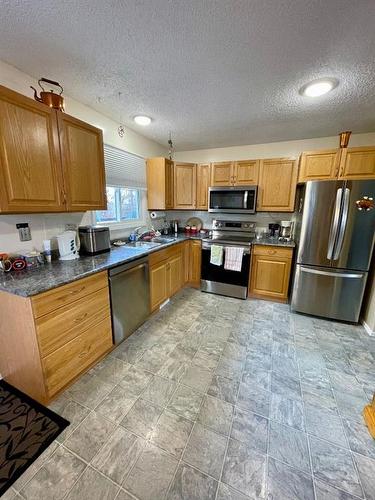 131 Wildrose Avenue West, Brooks, AB - Indoor Photo Showing Kitchen