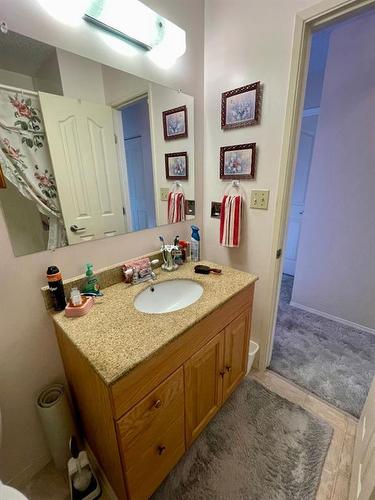 131 Wildrose Avenue West, Brooks, AB - Indoor Photo Showing Bathroom