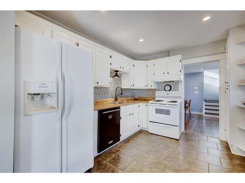 366 4 Street East, Drumheller, AB - Indoor Photo Showing Kitchen